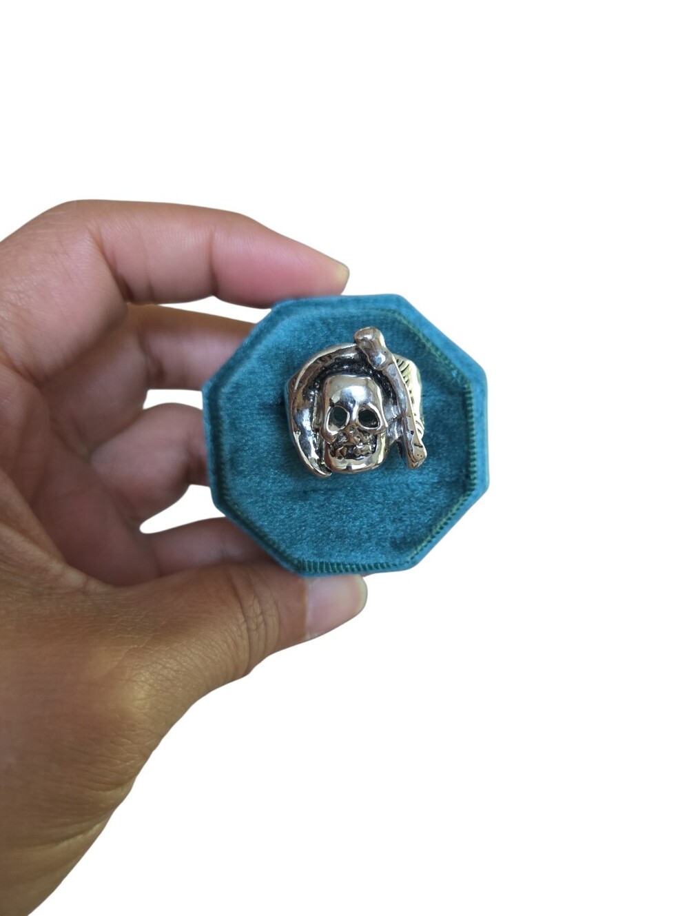 Vintage Size 9 Silver Toned Skull Ring